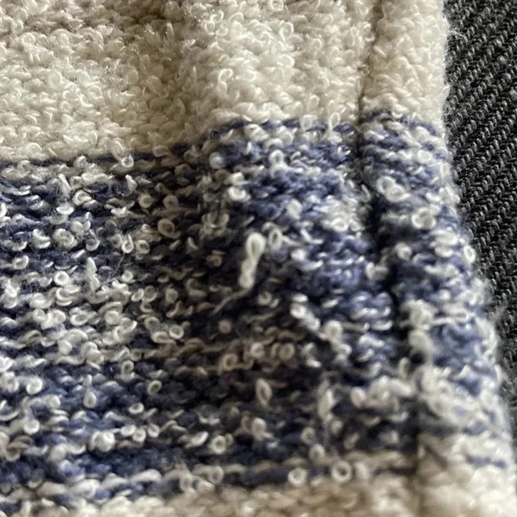 Lira Baja Pina Hooded Poncho| Beachly Winter 2019 - Picture 8 of 9